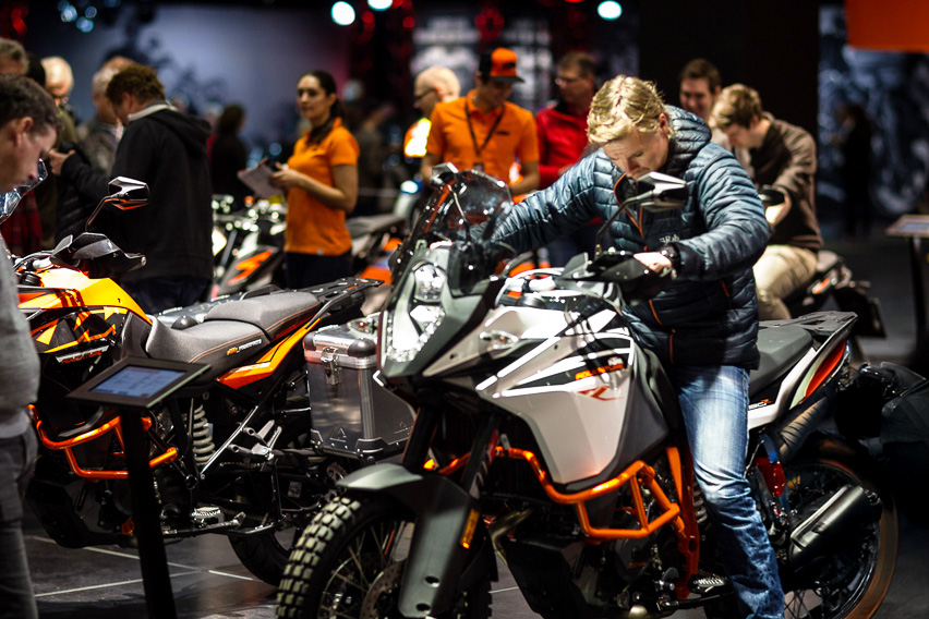 Motorsykler og utstillere på MC-messen