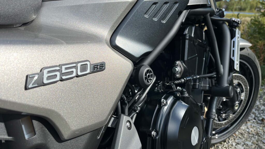 Detalje-av-siden-på-motorsyklen