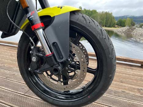 Husqvarna-801-demperne-foran-hjul