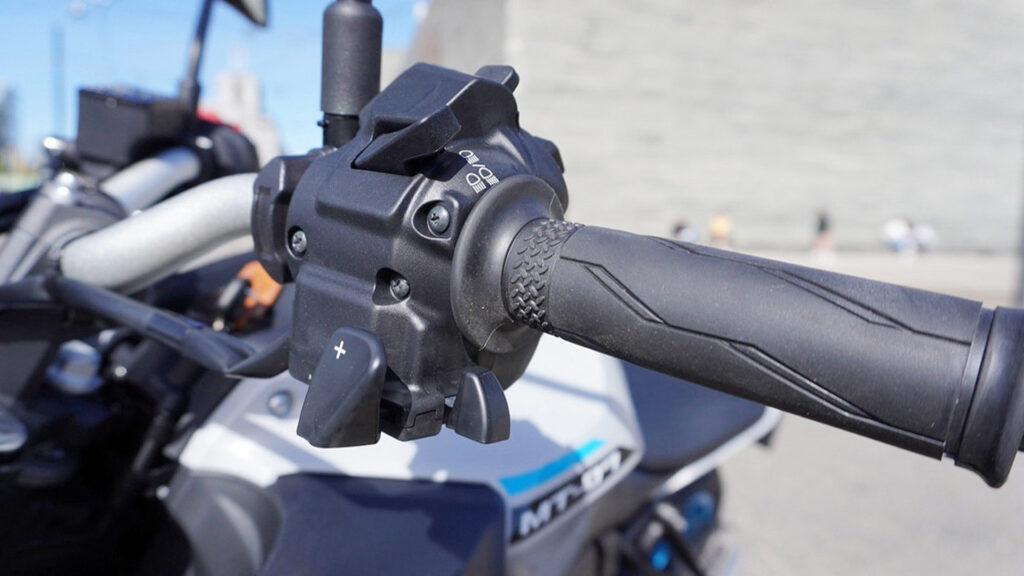 Yamaha-MT-07-Y-AMT-detaljer styring