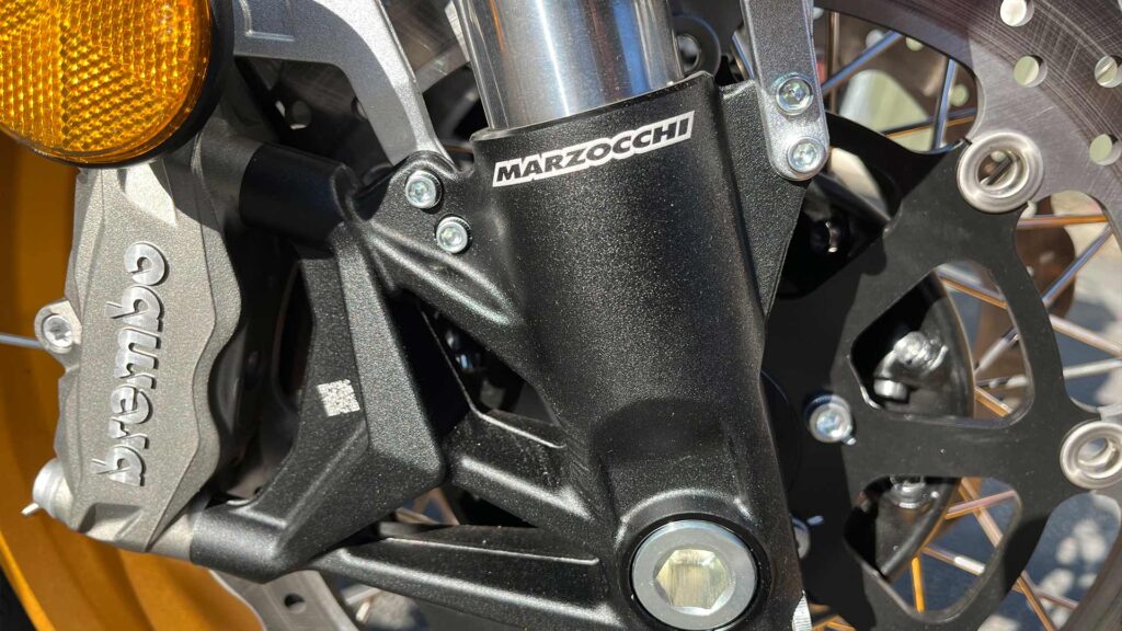 Detalj-av-hjul-QJMotor-SRT-700SX