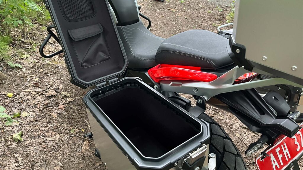 Motorsykkelboks-til-siden-SRT-700SX