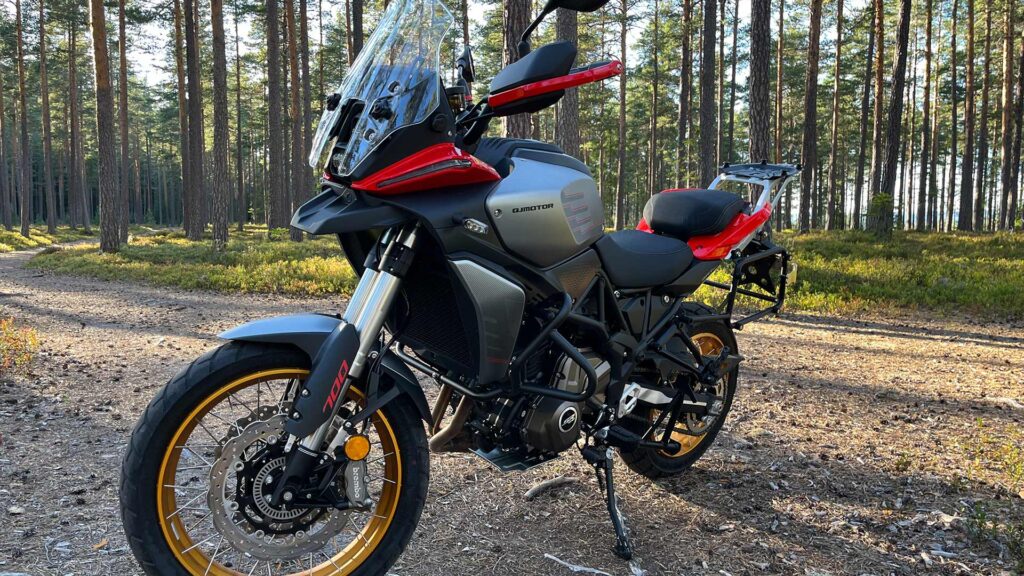 Sidebilde-av-motorsykkel-til-SRT-700SX