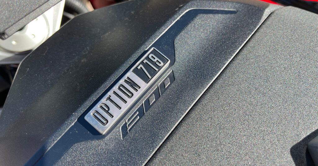 Detaljer-på-tanken-av-BMW-motorsykkel