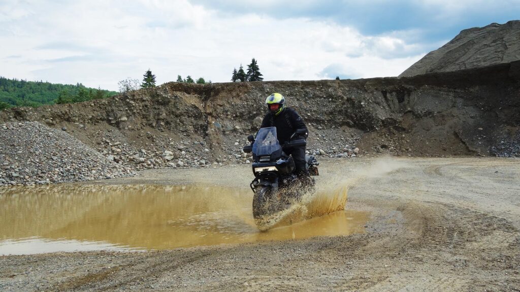 Gruskjøring-med-H-D-Pan-American-Special-