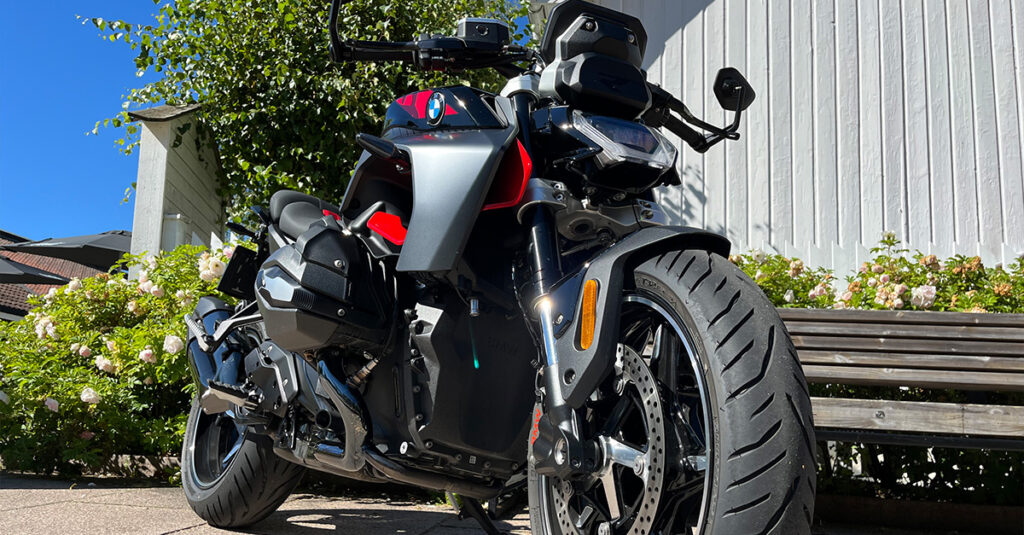 Motorsykkelen-BMW-R-1300-i-helhet