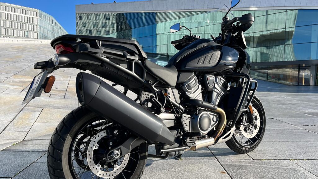 Siden-av-motorsykkelen-H-D-Pan-America-Special-