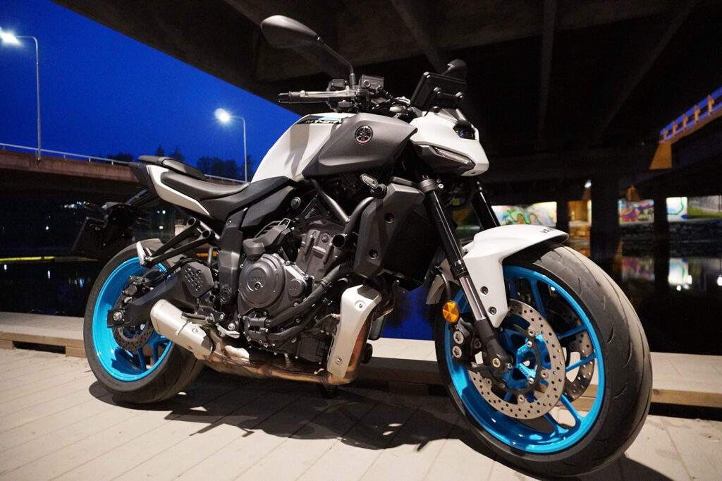 Yamaha MT-07 i kveldssteming