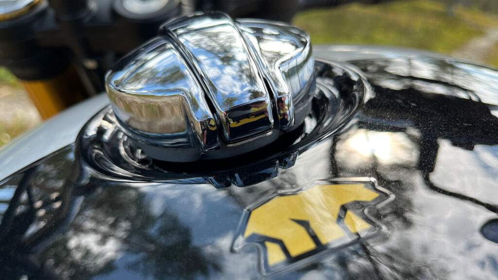 Tanken-og-merket-til-motorsykkelen