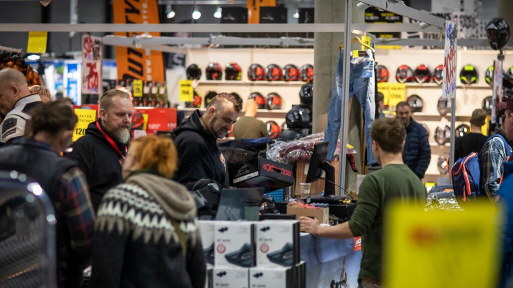 Besøkende på rekorstor mc messe