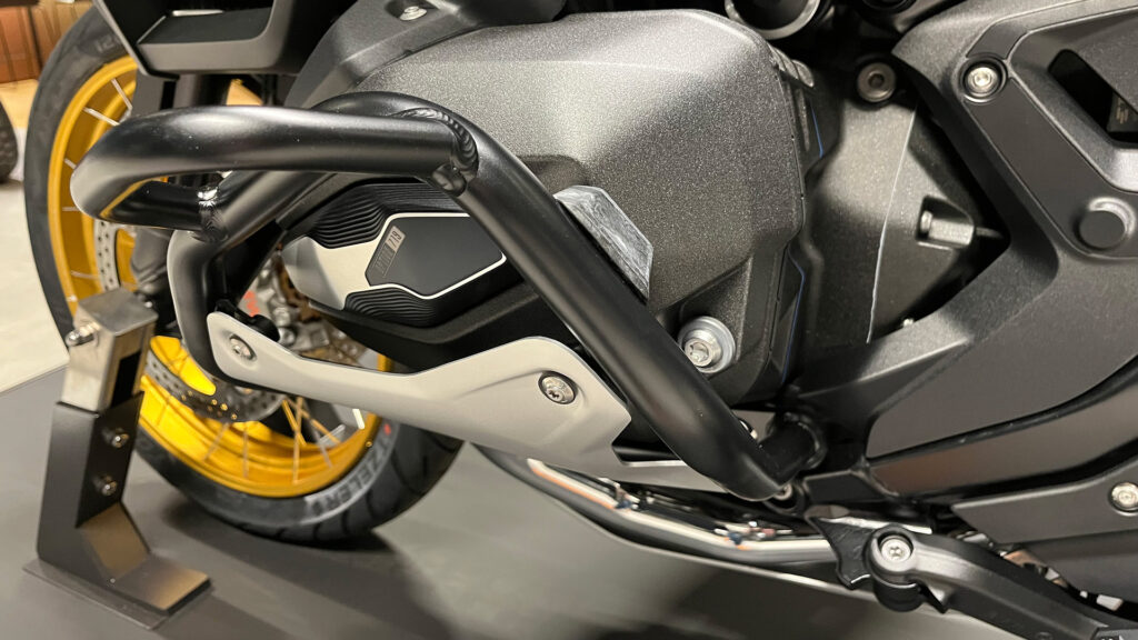 Nærbilde av siden til BMW R 1300 GS Adventure