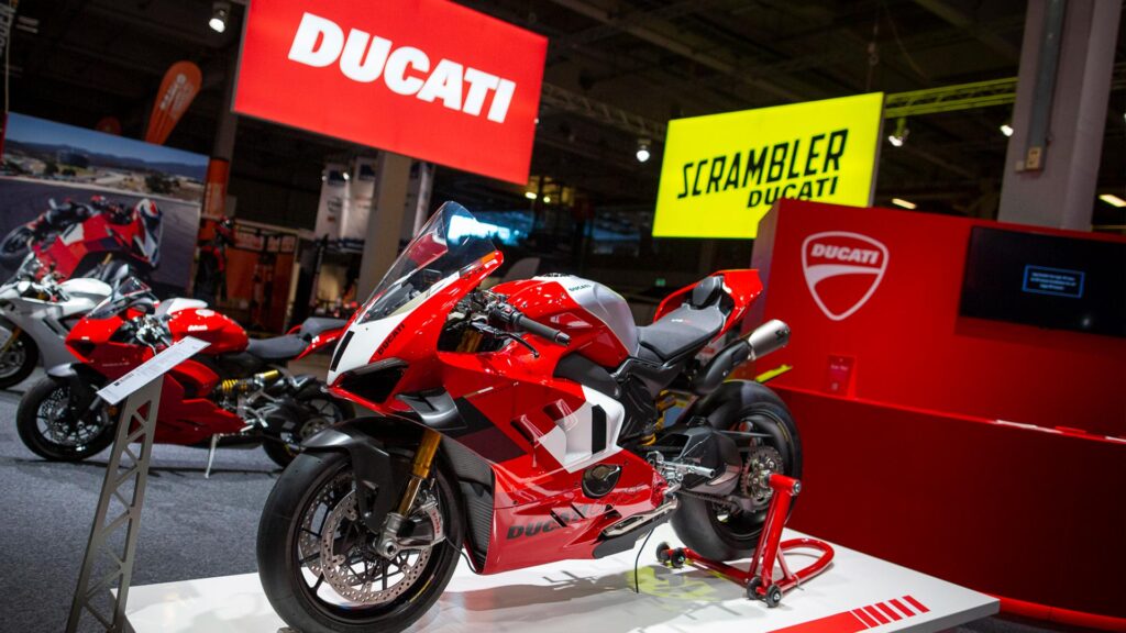 ducati-motorsykkel-på-mc-standen