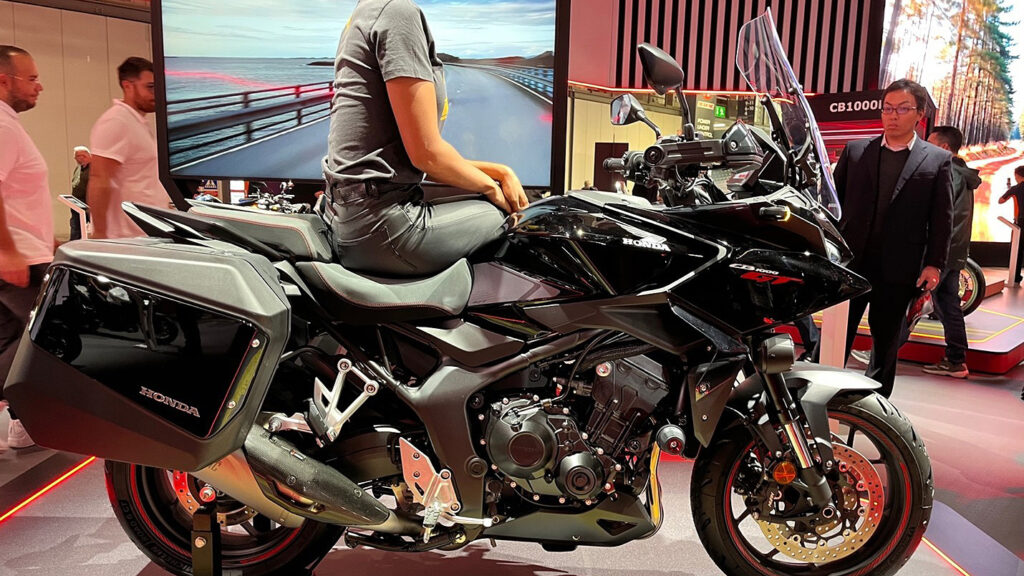 Honda på ustilling fra MC Huset Nydal