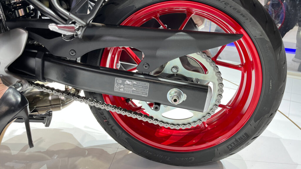 bakhjulet motorsykkelen Suzuki SV-7 GX