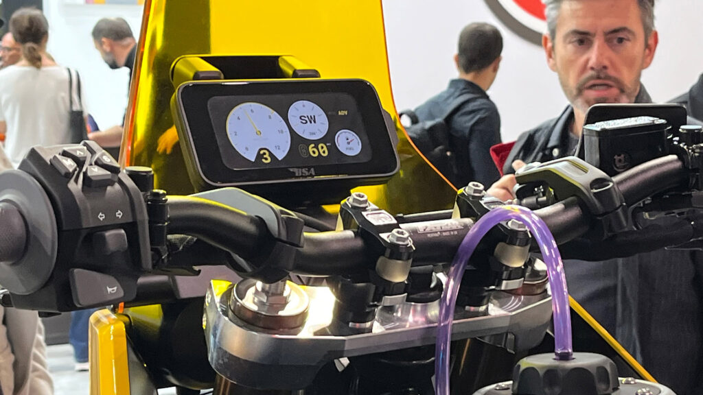 BSA Thunderbolt 350 nærbilde instrument