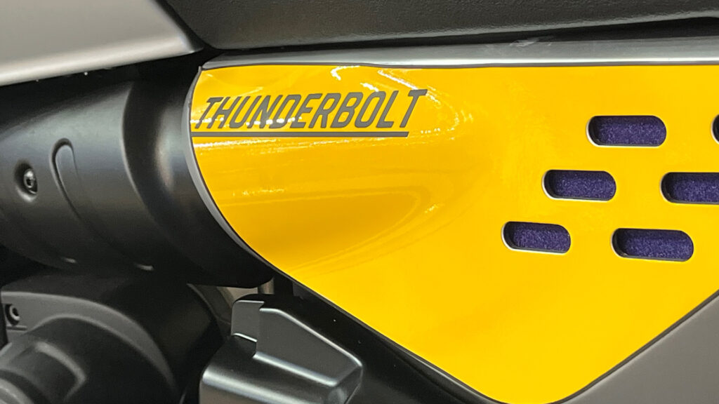 Nærbilde av logo til Thunderbolt