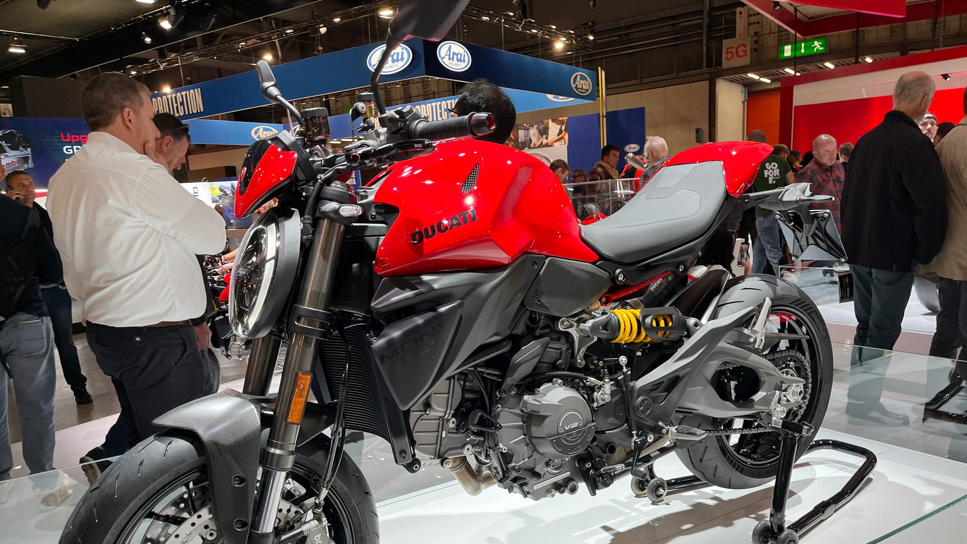 Ducati Monster på stand