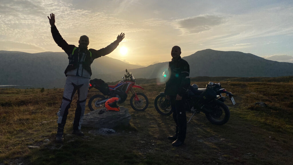 To på motorsykkel på vei til MC-messen