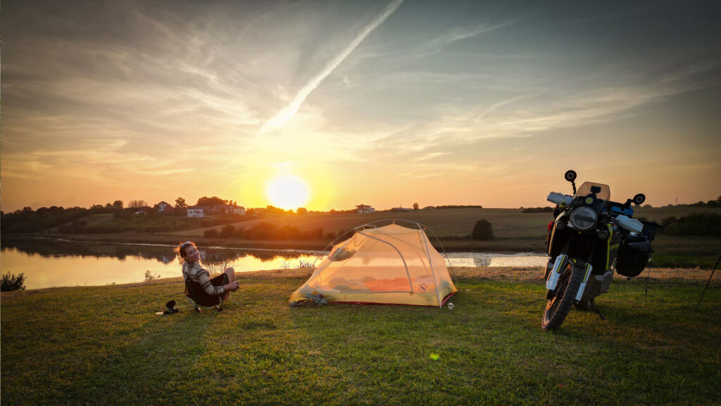 Off she goes på tur med telt
