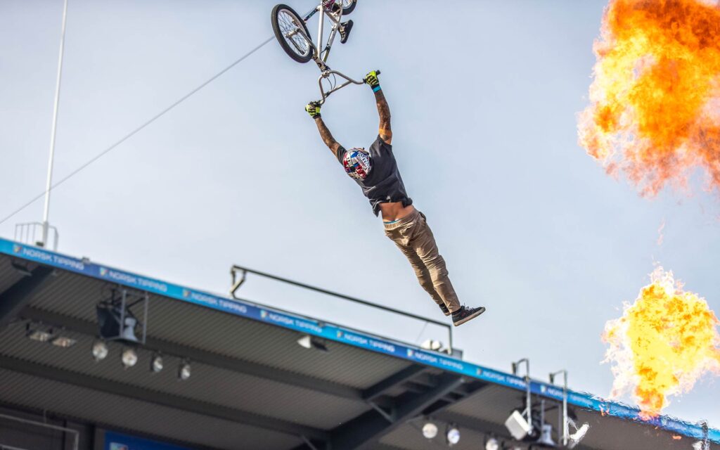 Sykkel-i-lufta-på-MC-show