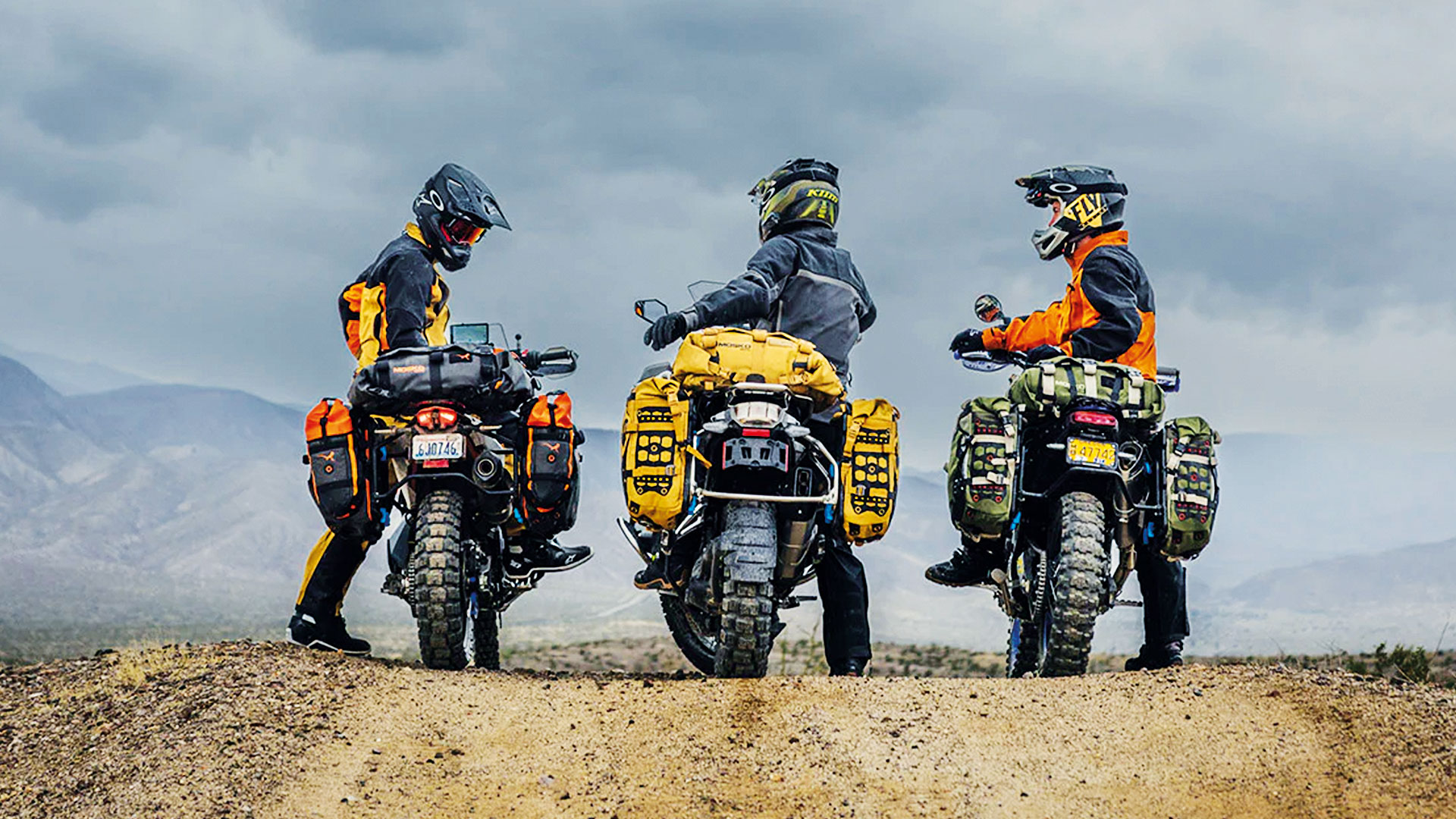 tre-MC-kjørere-på-Adventure-med-Mosko-Moto