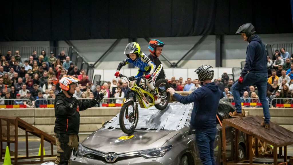 Barn-på-motorsykkel-Trail